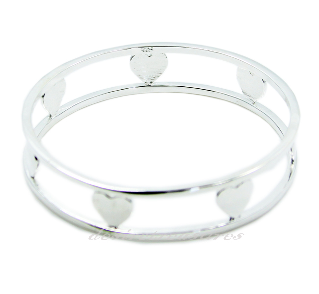 http://imagehost.vendio.com/a/35146771/view/BR0602_7hearts_bangle_04a.jpg