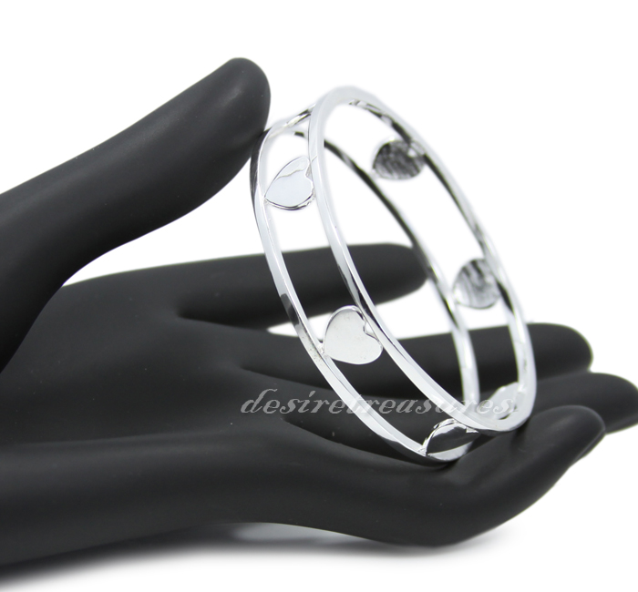 http://imagehost.vendio.com/a/35146771/view/BR0602_7hearts_bangle_07.jpg