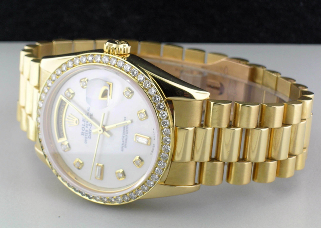 MEN ROLEX 18K GOLD DAY-DATE WHITE MOP DIAMOND PRESIDENT