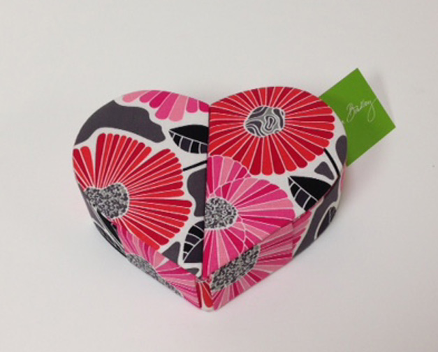 ファッション雑貨・小物その他 Heart to Heart Jewelry Case in Cheery Blossoms VERA BRADLEY Heart to Heart Jewelry Case Box CHEERY BLOSSOMS
