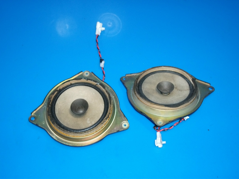 98-02 Toyota Corolla OEM front speakers STOCK factory x2 part # 86160