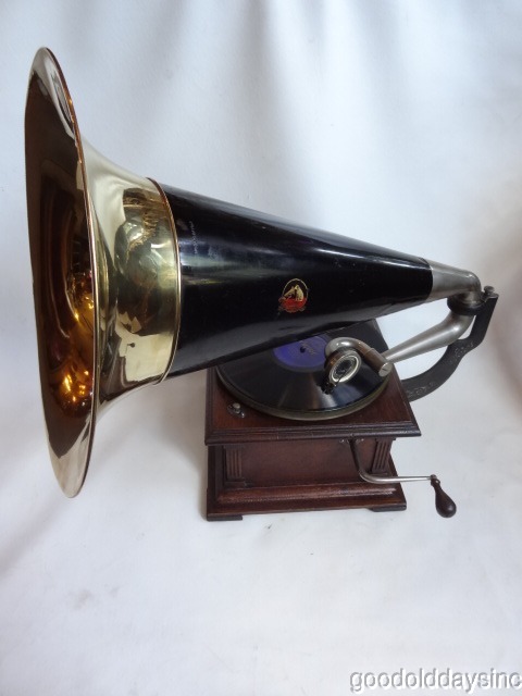 Victor Talking Machine Humpback Model II Brass Bell Horn