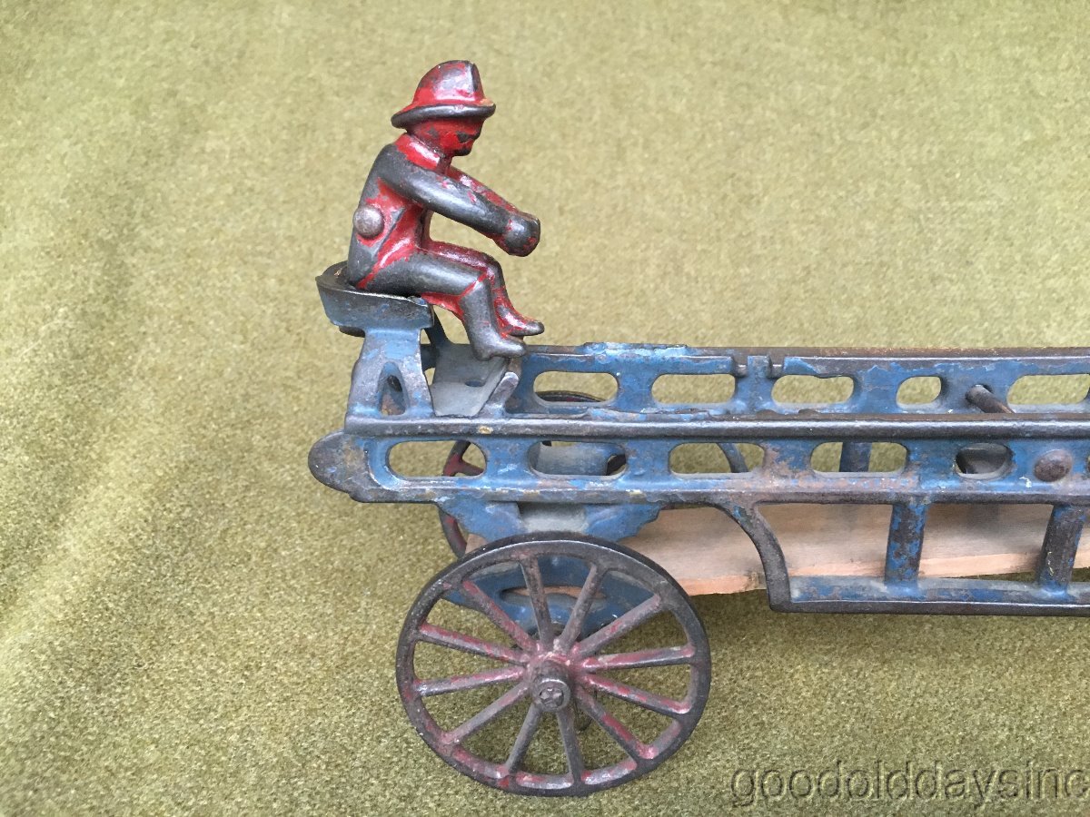 Large Antique Cast Iron Toy Fire Truck Horse Drawn Wagon Arcade Hubley