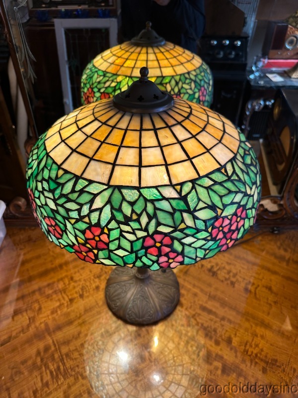 Beautiful Stained Leaded Glass Periwinkle Flower Lamp - Arts Crafts Handel Era