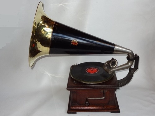 Victor Talking Machine Humpback Model II Phonograph with Original Brass Bell Horn