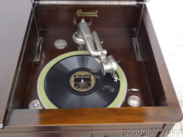 1920s Brunswick Console Phonograph Record Player - Plays Great 