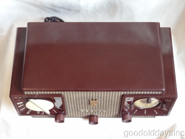 Vintage 1950s Zenith J733 Maroon - Clock Radio - Brown Bakelite Owl Series