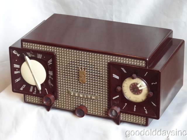 Vintage+1950s+Zenith+J733+Maroon+-+Clock+Radio+-+Brown+Bakelite+Owl+Series