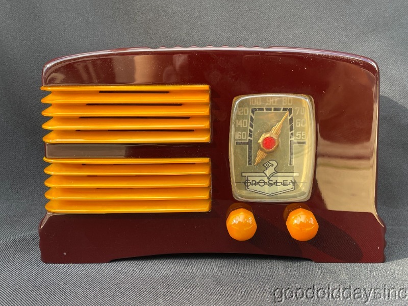 Beautiful Cute Little Antique Crosley Catalin Tube Radio 