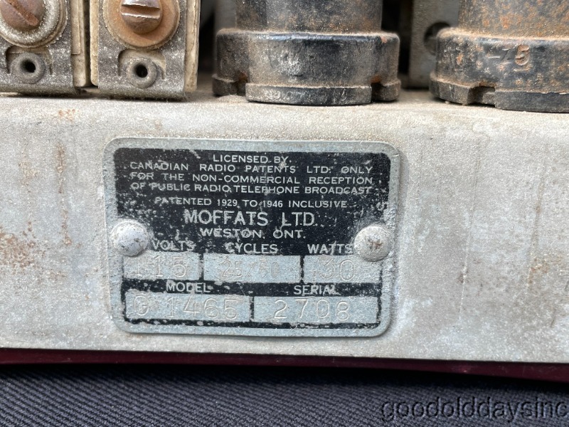 Beautiful Cute Little Antique Crosley Catalin Tube Radio 