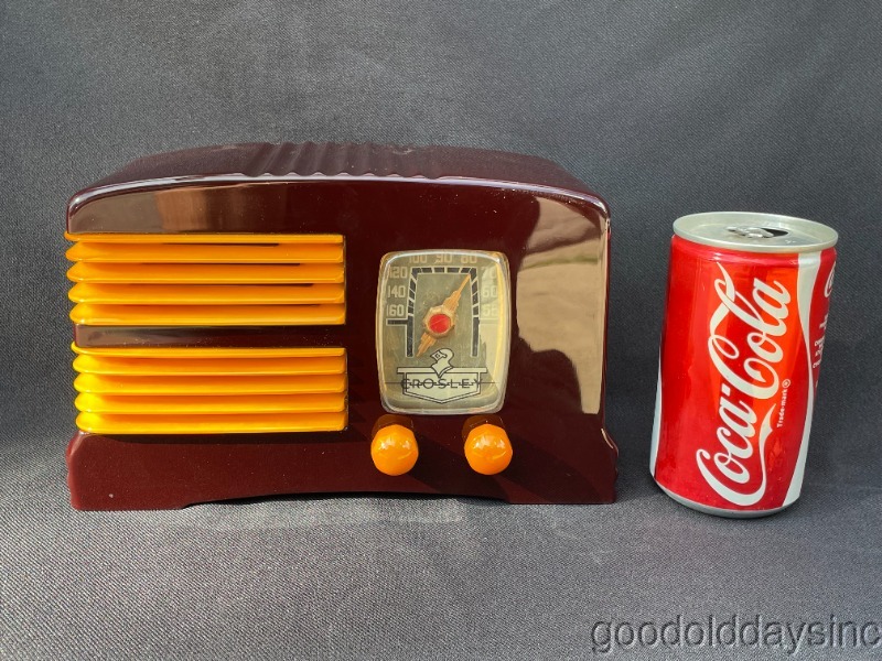 Beautiful Cute Little Antique Crosley Catalin Tube Radio 