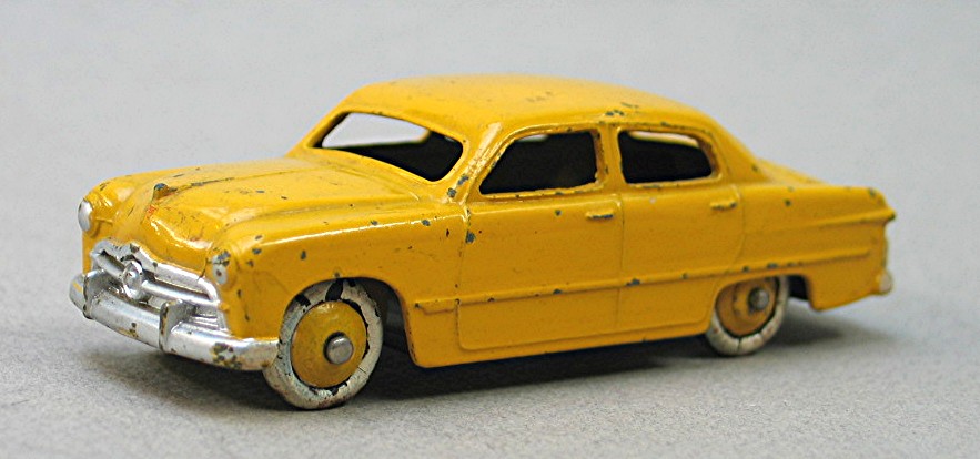 Dinky Toys 170 Ford Sedan 1950 – Modèle Réduit Angleterre – Zamac – Excellent état