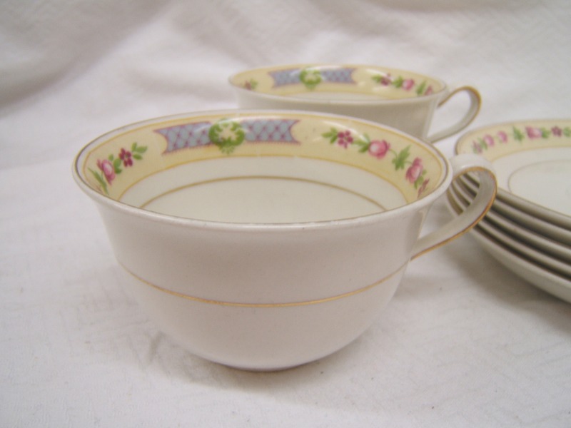 Johnson Bros JB57 4 Cups and 5 Saucers Very Good Condition | eBay