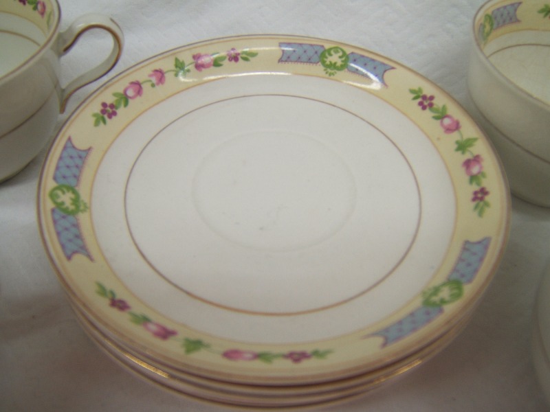Johnson Bros JB57 4 Cups and 5 Saucers Very Good Condition | eBay