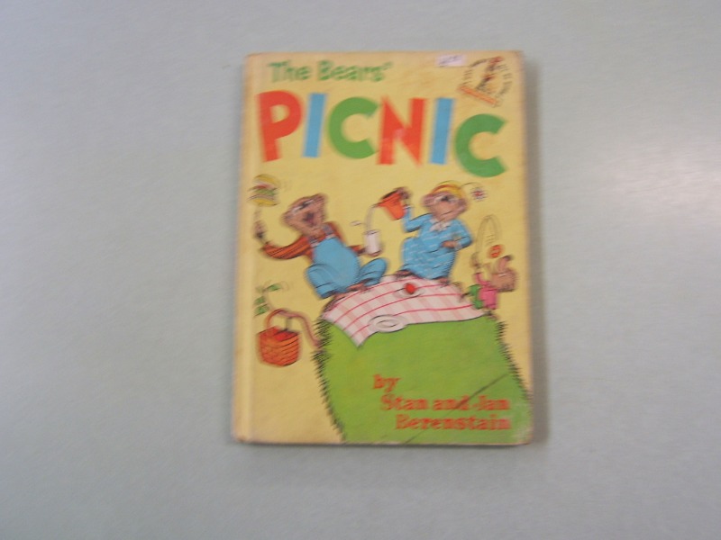 ＊The Bears picnic＊ベアーズピクニック＊USA＊絵本＊古本 The Bears picnic＊ベアーズピクニック＊USA＊絵本＊古本 - メルカリ