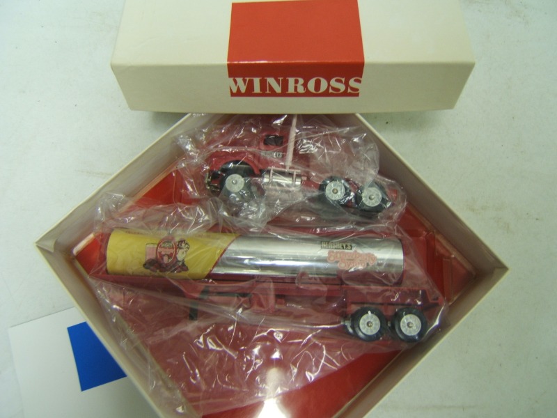 希少　HERSHEY'S ストロベリーシロップ 貯金箱　インテリア　ヴィンテージ Vtg Winross Die Cast Semi Truck Hershey's Strawberry Syrup Tanker