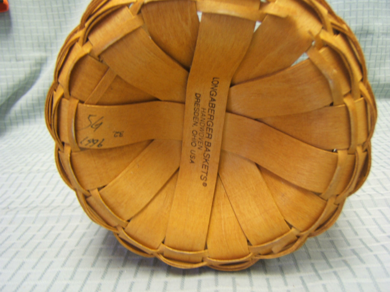Longaberger Signed 1996 Round Basket w/ Swinging Handle 61/2 tall AUC