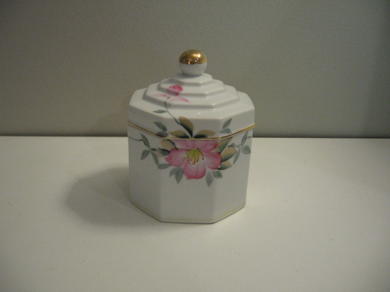Noritake 青い鳥　金彩　金塗　1998年 数量限定品　希少品　赤粒 Noritake Azalea 19322 Octagon Tobacco/Candy Jar 5 1/2