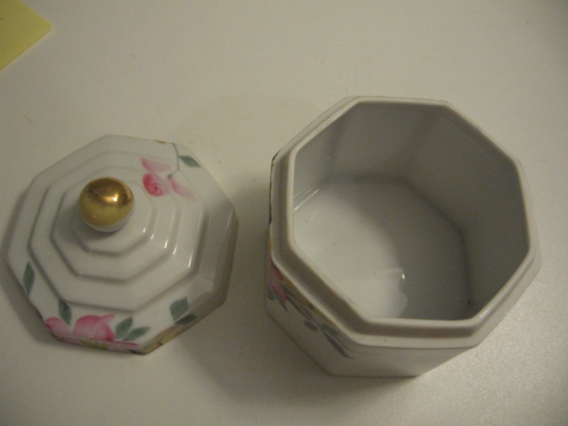 Noritake Azalea 19322 Octagon Tobacco/Candy Jar 5 1/2