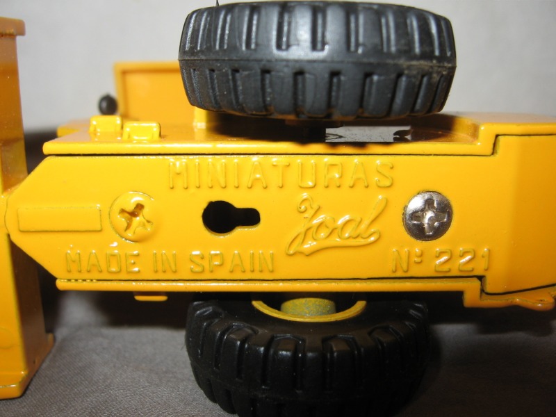 caterpillar replica toys