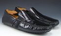 TOD'S sz 7.5 PERFORATED PATENT DRIVING MOCCASINS M