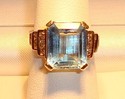 Vintage 14K Gold Sky Blue Topaz & Diamond Ring (6)