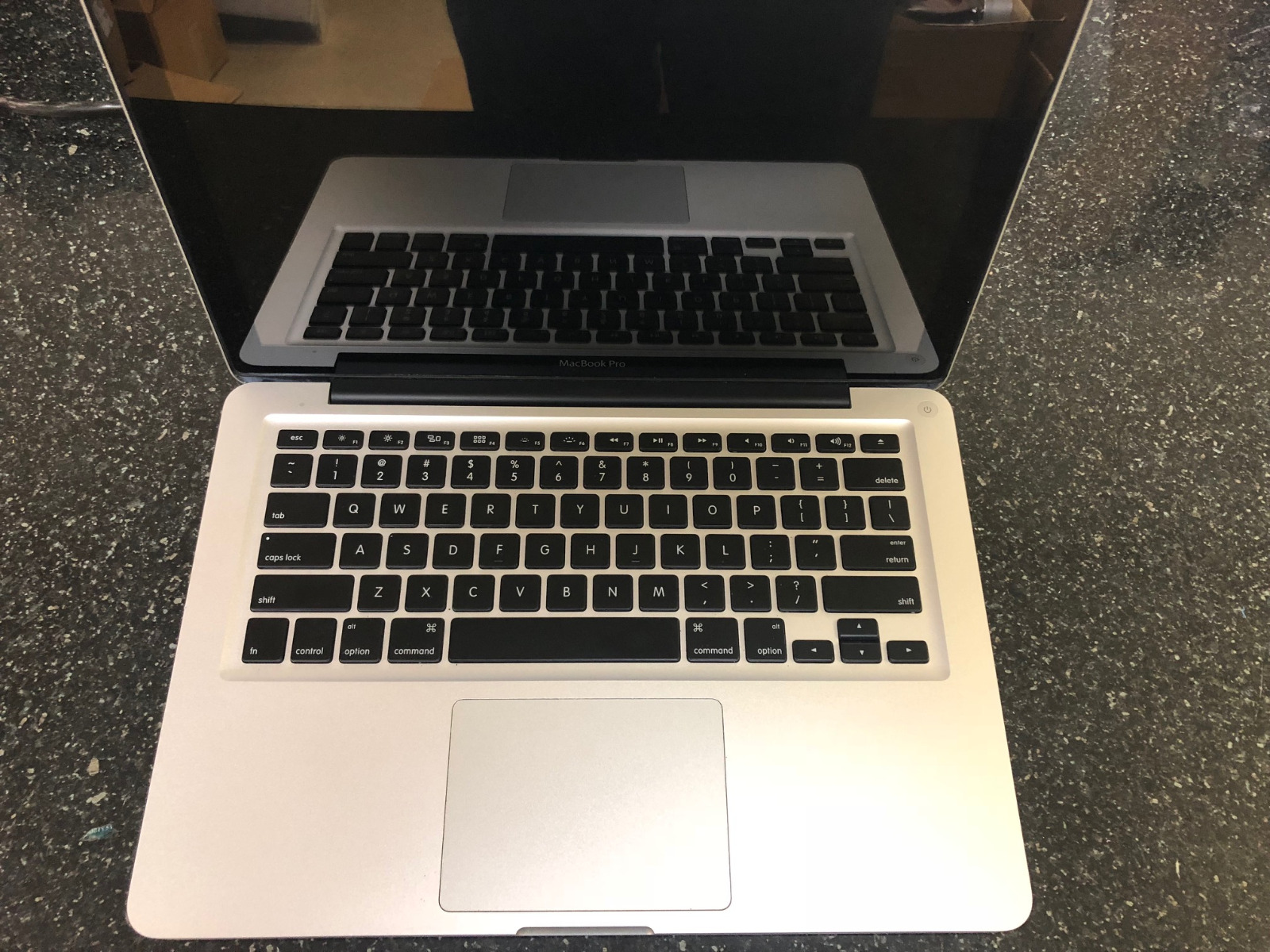 Apple MacBook Pro 13.3 Laptop MD313LL/A 2.40GHz Core i5 2435M