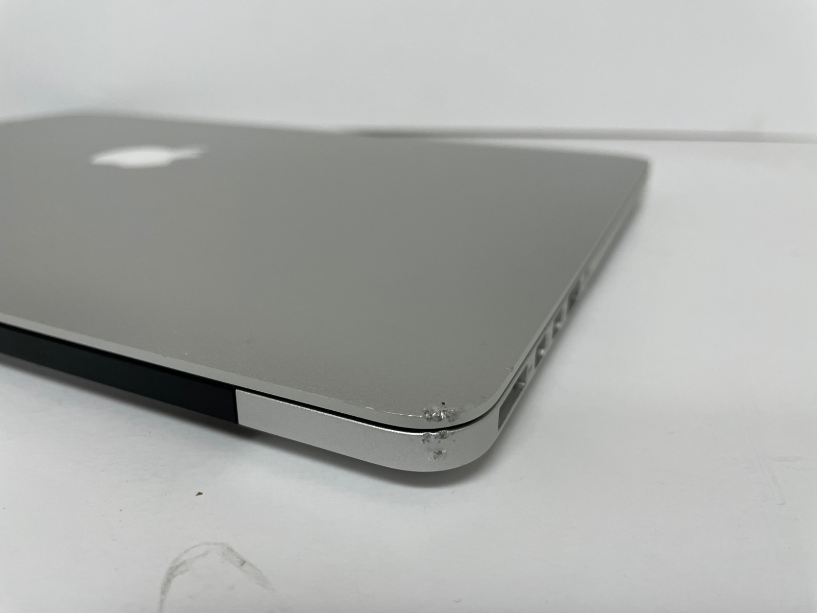 Apple MacBook Pro Retina 15.4 ME293LL/A Laptop i7-4750HQ 256GB SSD
