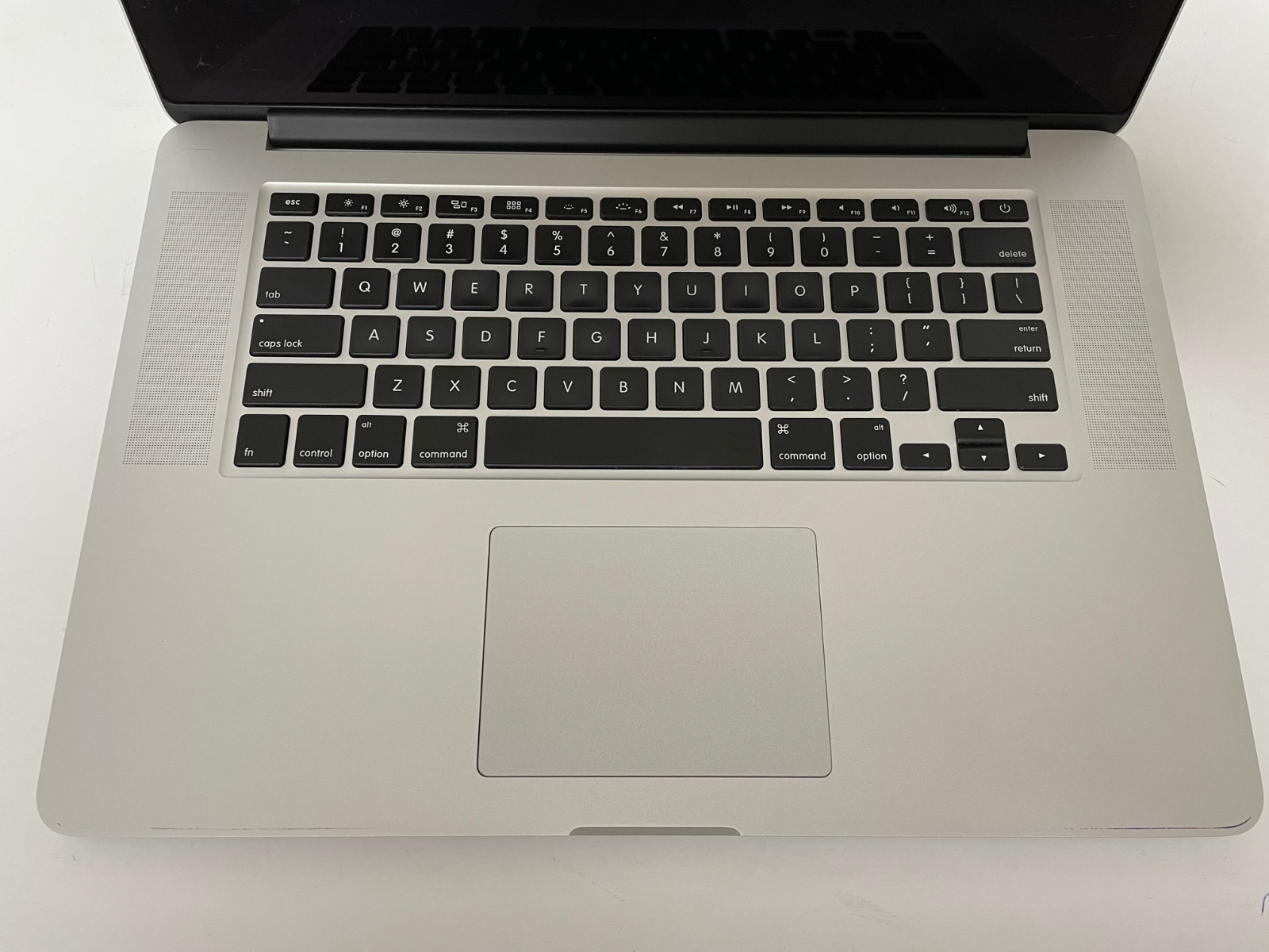 Apple MacBook Pro ME874LL/A 15.4 Inch Laptop Retina Display 128GB
