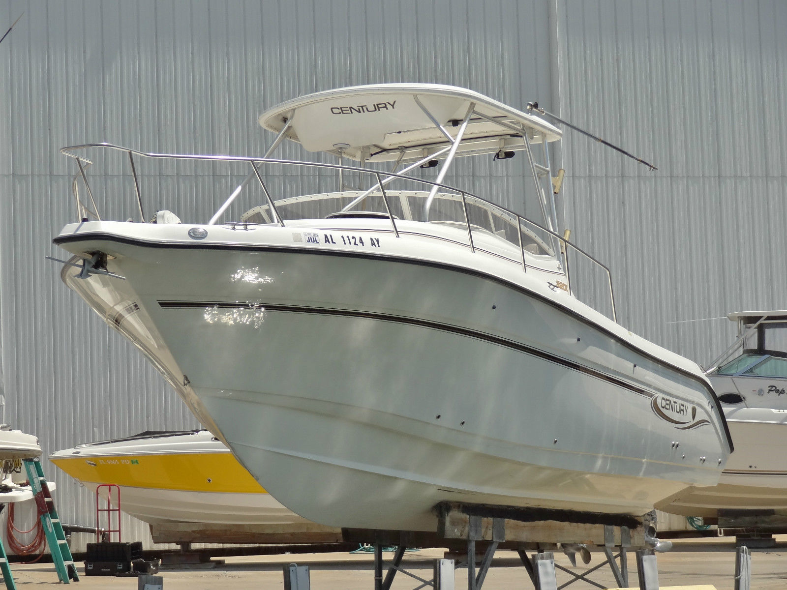 wholesaleingfla : 33ft Century 3200 Walk Around Cuddy Offshore Fishing