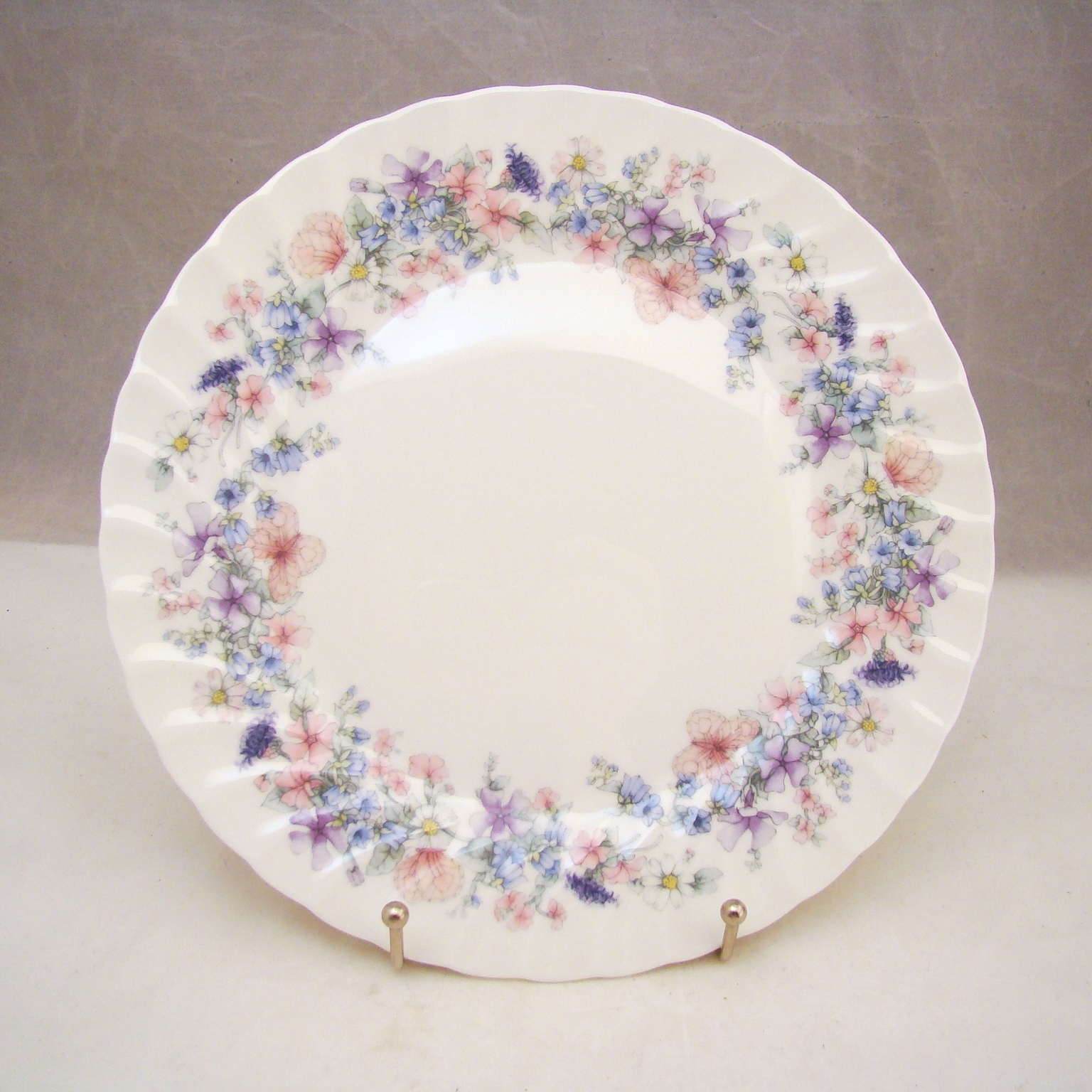 Wedgwood Bone China ANGELA (Swirl, Scallop) Salad Plate 8 3/4