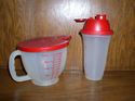 TUPPERWARE 4 CUP MEASURING W/LID & BLENDER EUC