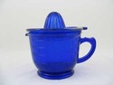 COBALT BLUE TWO-PIECE MEASURING CUP AND JUICER/REA