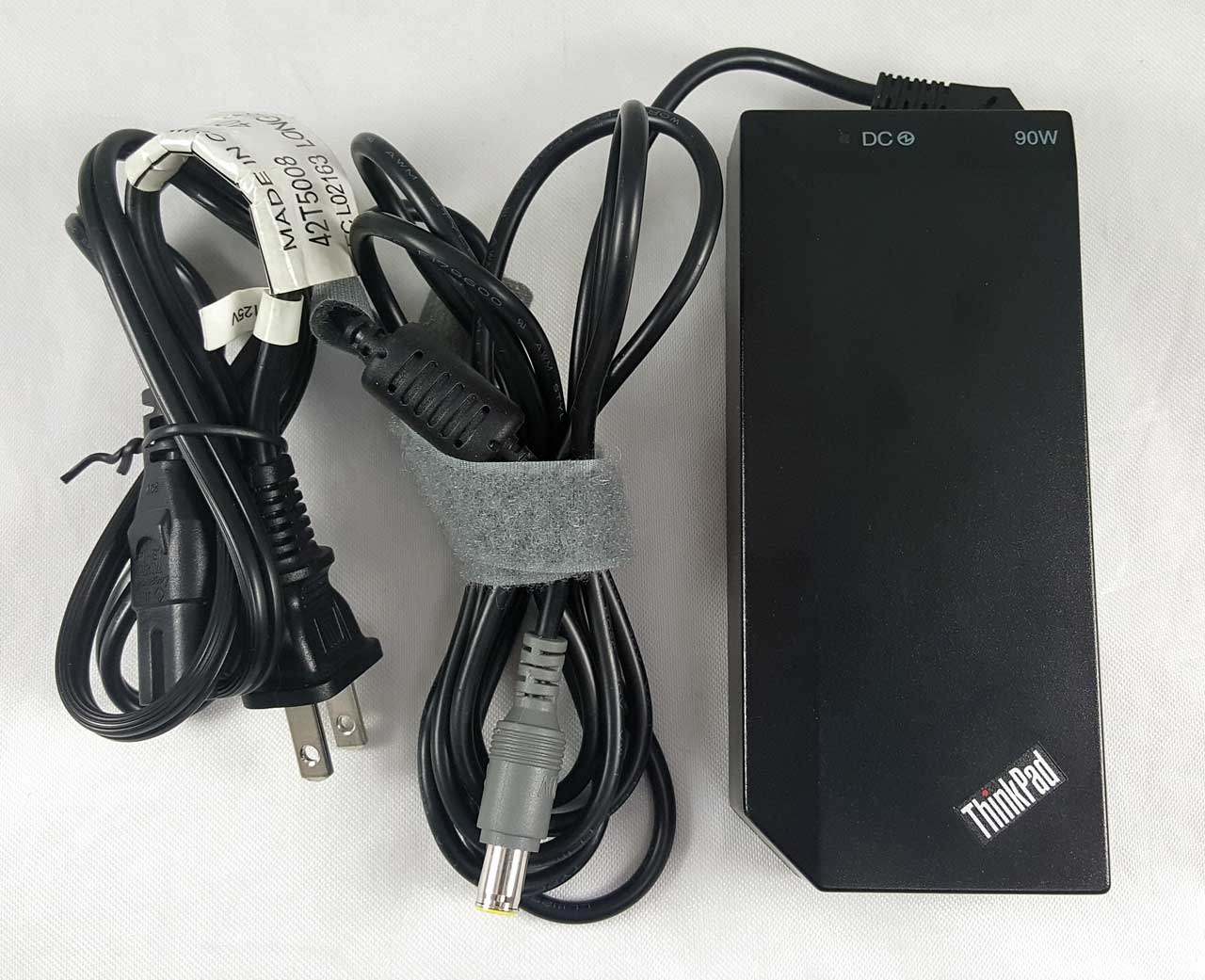 Genuine IBM ThinkPad 90Watt 20V 4.55A AC adapter power supply 40Y7656