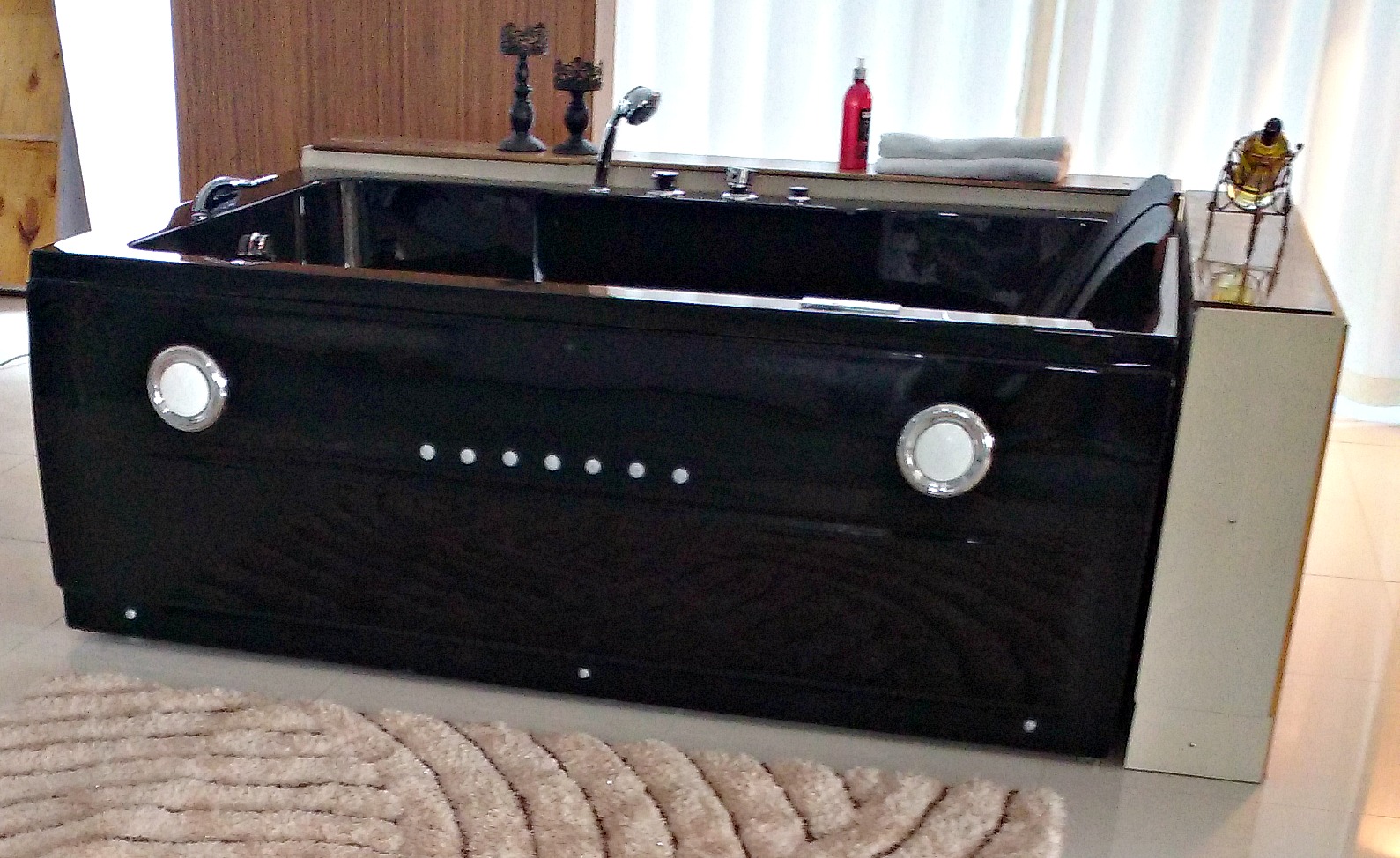 Decorate With Daria 2 PERSON BATHTUB BLACK JETTED WHIRLPOOL 72