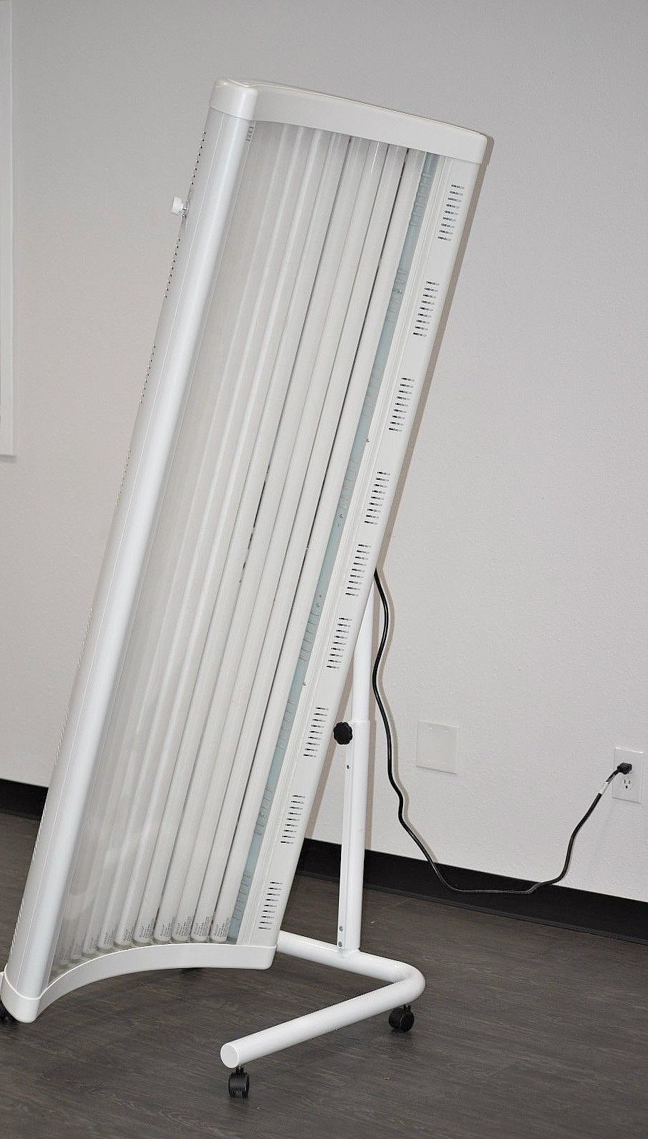 Decorate With Daria STANDUP TANNER TANNING SunDream 12 x 100W 71" Wolff Tan Lamps Curved