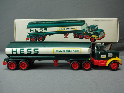 1978 hess gasoline tanker truck toy with original box, inserts