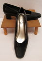 Womens Life Stride Shoes Size 7.5 Black Classic Pu