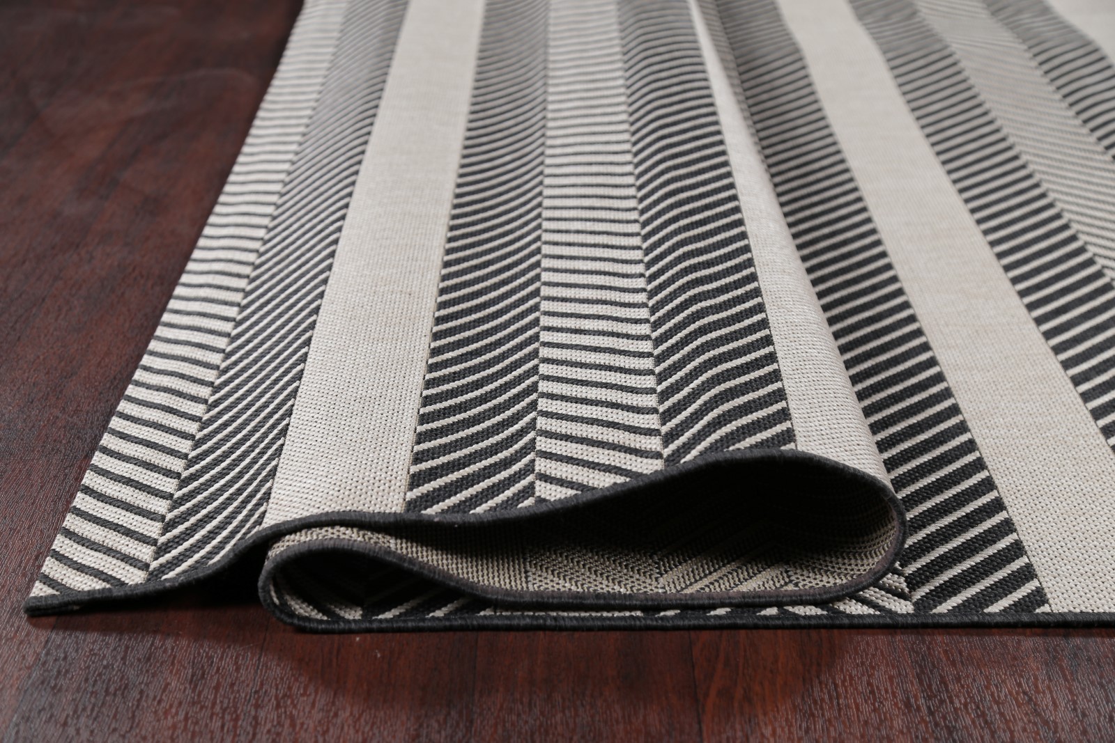 Dazzling Contemporary Stripe 9x12 Belgium Indoor / Outdoor Oriental