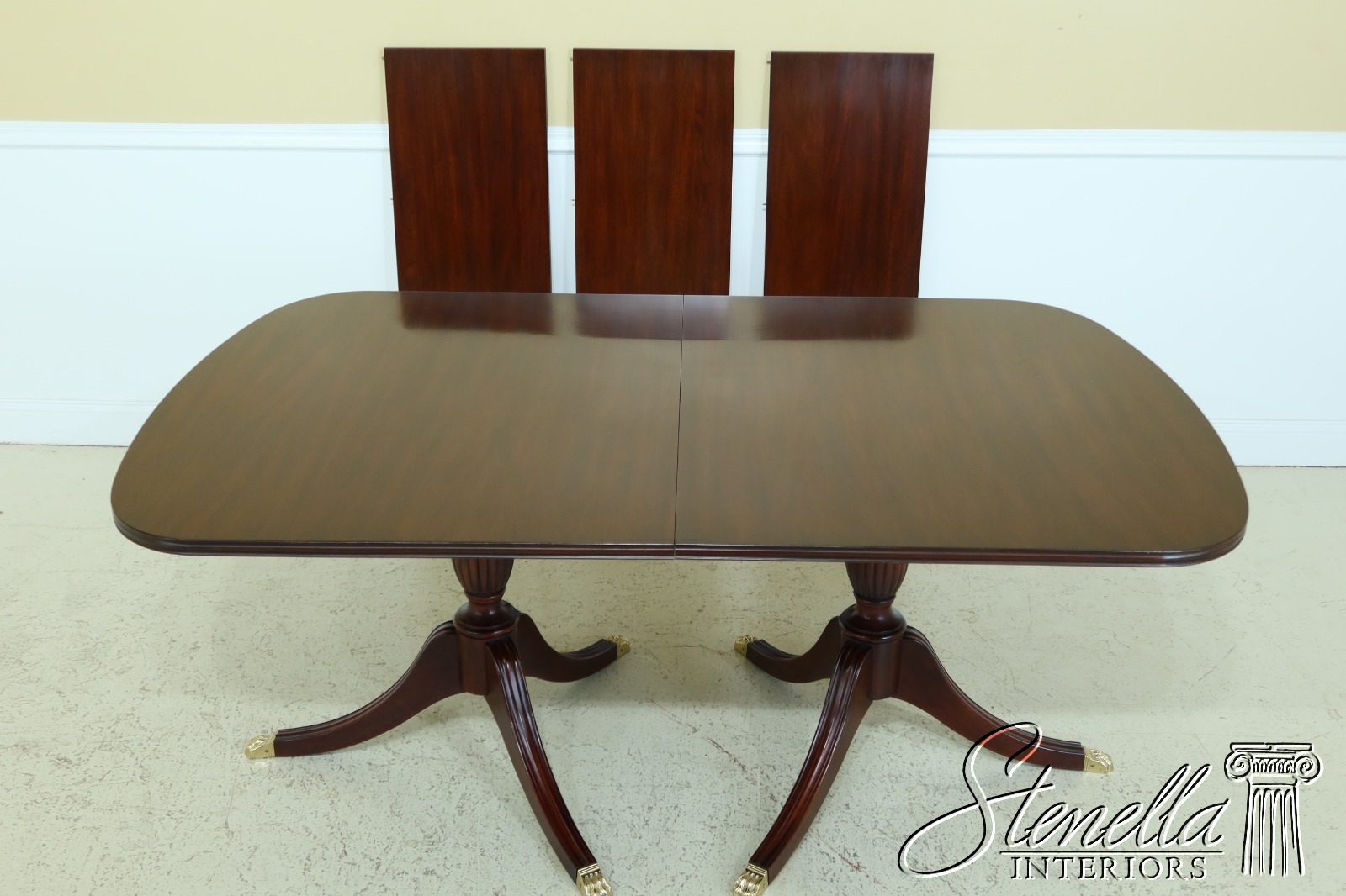 Henkel Harris Dining Room Table And Chairs