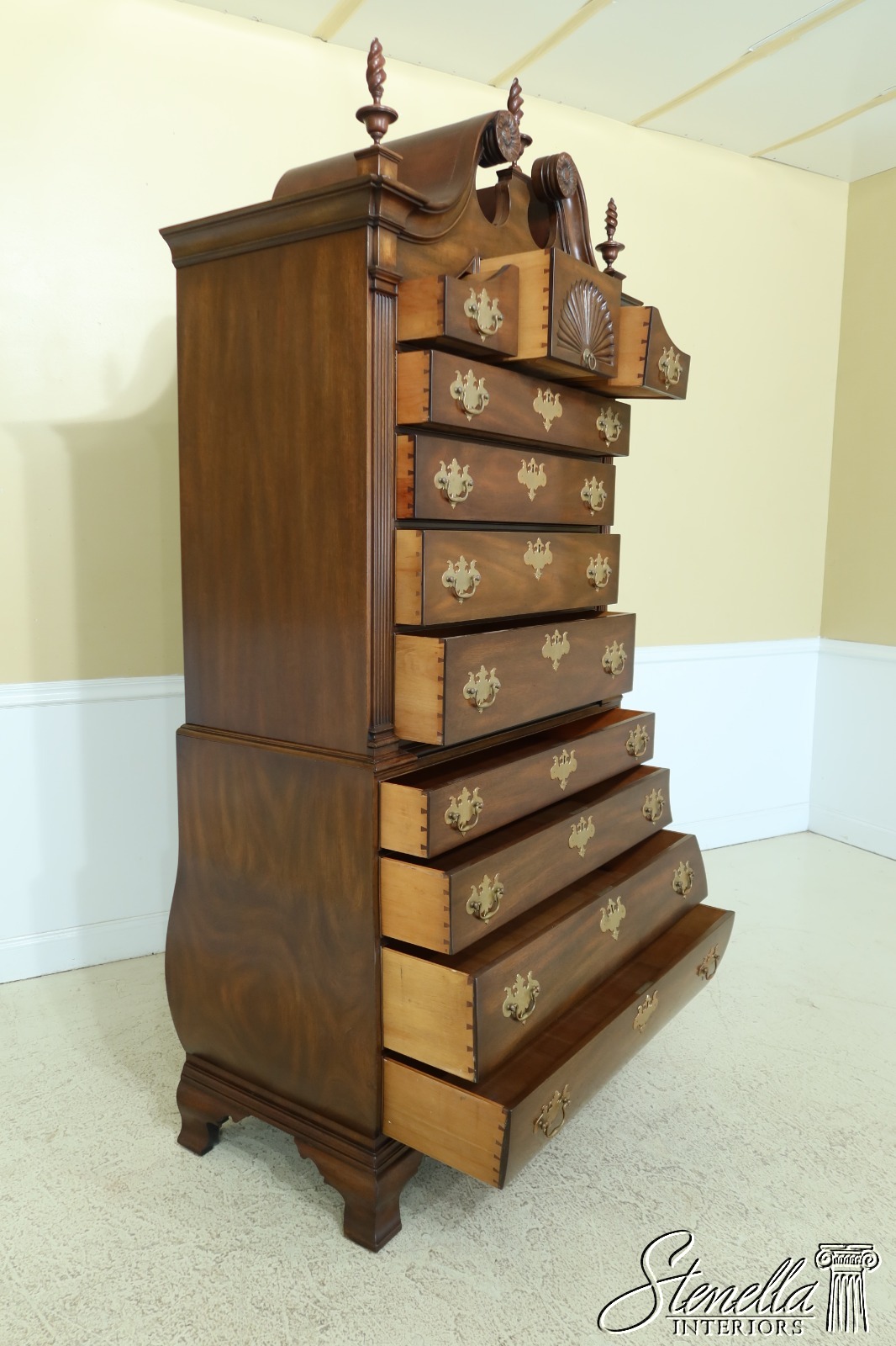 23005EC KITTINGER CW190 Colonial Williamsburg Mahogany Chest, Stenella Antiques & Interiors