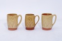 F71952: Set Of Three Williamsburg Mugs With Scratc