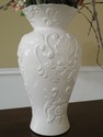 F37712EC: LENOX Ivory Vase w. Faux Floral Arrangem