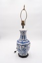 F69654: Chinese Blue & White Porcelain Vase Table 