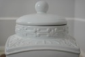 F67561: Porcelain Mottahedeh Style Chinese Inspire