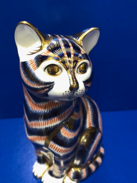 royal crown derby cat figurine