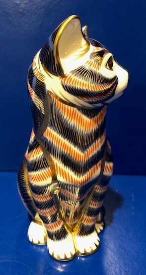 royal crown derby cat figurine