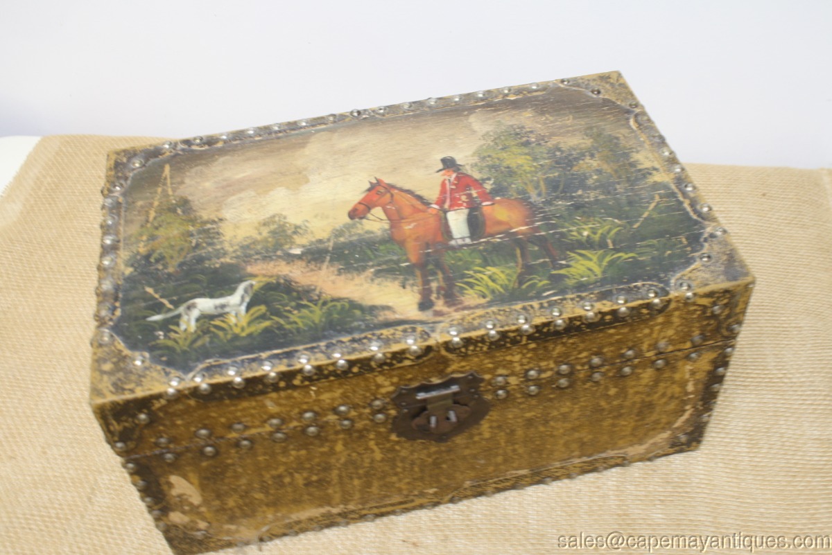 Oriental Round Lacquer Case Horseback Hunting Gold /& Black Vintage Dresser Box