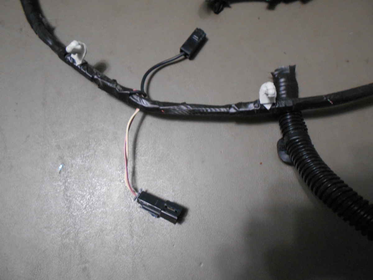 11 2011 Equinox Liftgate Wiring Harness Rubber Boot Through Door ...