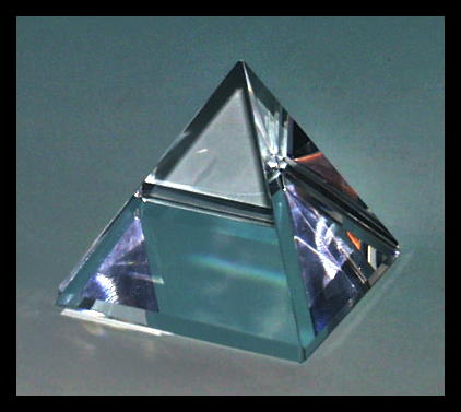 BEAUTIFUL AUSTRIAN LEAD CRYSTAL CLEAR EGYPTIAN PYRAMID 50MM PRISM ...